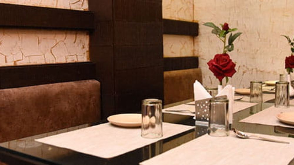 Elegant Family Cafe & Restaurant at Hotel Park Heaven